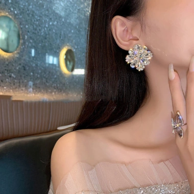 Vòng tay kim cương giả phong cách mới, sang trọng, tinh tế - Giá ưu đãi 49,287₫