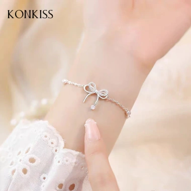 Vòng tay nơ bạc kim cương sang trọng, nhẹ nhàng - Quà tặng ưu đãi 79.999₫