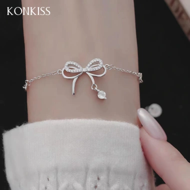 Vòng tay nơ bạc kim cương sang trọng, nhẹ nhàng - Quà tặng ưu đãi 79.999₫