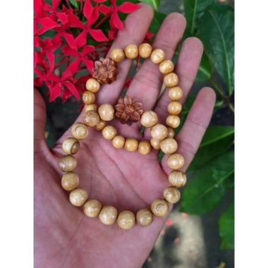 Vòng tay nữ lớn gỗ dâu tăm 8ly 10ly charm mix hoa sen giá 19.000 VND giảm