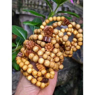 Vòng tay nữ lớn gỗ dâu tăm 8ly 10ly charm mix hoa sen giá 19.000 VND giảm 5 Vòng tay nữ lớn gỗ dâu tăm 8ly 10ly charm mix hoa sen giá 19.000 VND giảm 5