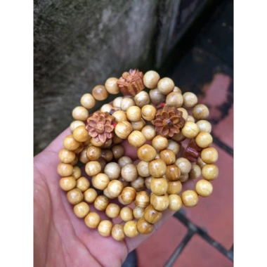 Vòng tay nữ lớn gỗ dâu tăm 8ly 10ly charm mix hoa sen giá 19.000 VND giảm 7 Vòng tay nữ lớn gỗ dâu tăm 8ly 10ly charm mix hoa sen giá 19.000 VND giảm 7