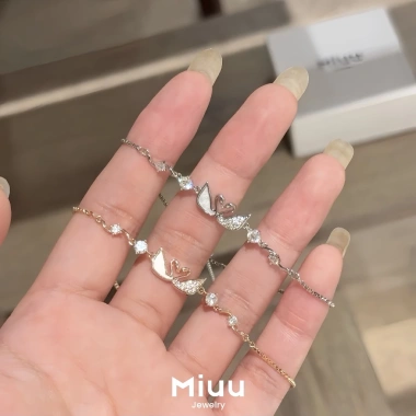 Vòng tay nữ Miuu Jewelry lắc tay thiên nga đính đá FSC 10 - Giá chỉ 260.000₫ 6 Vòng tay nữ Miuu Jewelry lắc tay thiên nga đính đá FSC 10 - Giá chỉ 260.000₫ 6
