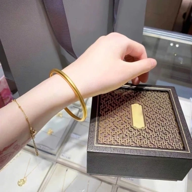 Vòng tay titan không gỉ mạ vàng 18k, thiết kế trơn bóng thanh lịch cho nữ - Giá 99.000đ