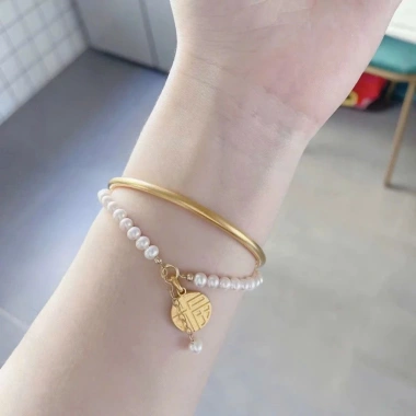 Vòng tay titan không gỉ mạ vàng 18k, thiết kế trơn bóng thanh lịch cho nữ - Giá 99.000đ