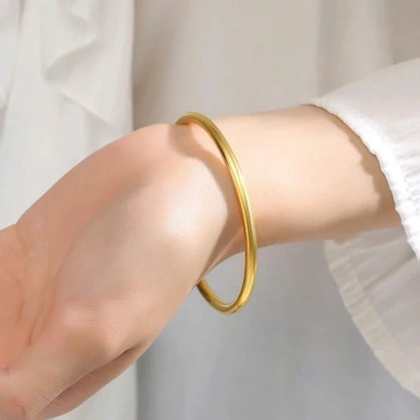 Vòng tay titan không gỉ mạ vàng 18k, thiết kế trơn bóng thanh lịch cho nữ - Giá 99.000đ