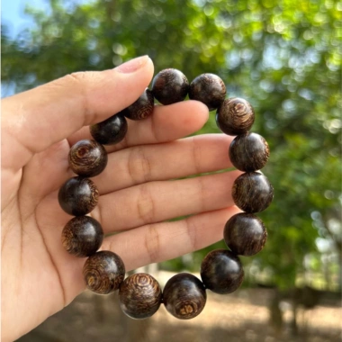Vòng tay trầm hương phong thủy nam nữ - Đơn sánh chìm, may mắn tài lộc, giá ưu đãi 490.000đ 7 Vòng tay trầm hương phong thủy nam nữ - Đơn sánh chìm, may mắn tài lộc, giá ưu đãi 490.000đ 7