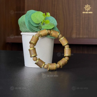 Vòng tay trầm hương trụ trúc bọc vàng Sơn Mộc Hương - Phong thủy may mắn, giảm 329k