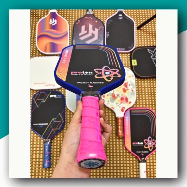 Vợt Pickleball Proton Flamingo Cao Cấp – Thiết Kế Đẹp, Hiệu Suất Mạnh, Kèm 2 Bóng Tập, Giá 599.000₫