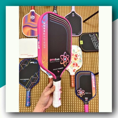 Vợt Pickleball Proton Flamingo Cao Cấp – Thiết Kế Đẹp, Hiệu Suất Mạnh, Kèm 2 Bóng Tập, Giá 599.000₫