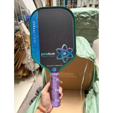 Vợt Pickleball Proton Peacock – Nhẹ Bền, Kiểm Soát Tốt, Giá Ưu Đãi 380.000₫