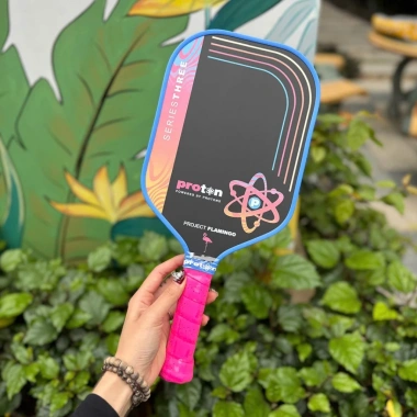 Vợt Pickleball Proton Series 3 Fla.mingo Carbon Nhám: Kiểm Soát Bóng, 2 Màu Dành Cho Newbie, Giá 399.000₫