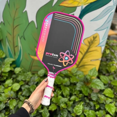 Vợt Pickleball Proton Series 3 Fla.mingo Carbon Nhám: Kiểm Soát Bóng, 2 Màu Dành Cho Newbie, Giá 399.000₫