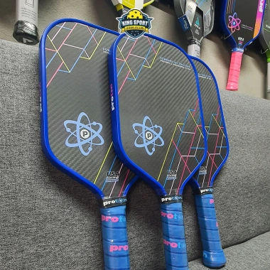 Vợt Pickleball Proton Series 3 Fla.mingo Carbon Nhám: Kiểm Soát Bóng, 2 Màu Dành Cho Newbie, Giá 399.000₫