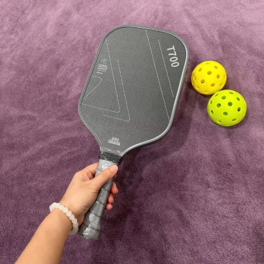 Vợt Pickleball T700 mặt nhám 16mm phủ carbon siêu nhẹ tặng 2 bóng luyện tập
