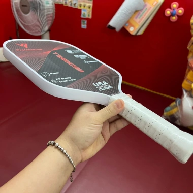 Vợt Pickleball Vigorball Professional 16mm dày 230g, carbon nhám bám bóng, tặng cán chặn mồ hôi