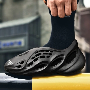 Xăng đan đi biển mới đục lỗ nam nữ, chống trơn trượt, siêu nhẹ, giày sân vườn mùa hè