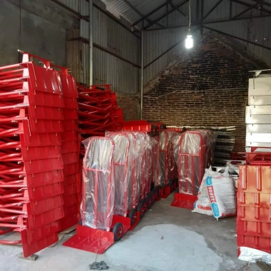 Xe đẩy hàng 4 bánh đế vuông 500kg Mituhome Mặt sàn 70x50cm, Giá ưu đãi 625.000₫