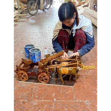 Xe Ngựa Kéo Bom Rượu VIP Song Mã Phi Thiên Phát Lộc - Quà Tết 2.026 Xưởng Gỗ Minh Khôi 9 Xe Ngựa Kéo Bom Rượu VIP Song Mã Phi Thiên Phát Lộc - Quà Tết 2.026 Xưởng Gỗ Minh Khôi 9