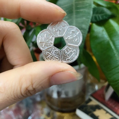 Xu Hoa Mai Bạc 2,6cm - Vật Phẩm Phong Thủy May Mắn, Thuận Tài, Giá 44.100đ