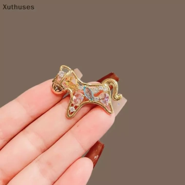 XUT 1 Ngựa Thổ Cẩm Nhiều Màu Sắc - Phụ Kiện Thời Trang và Quà Tặng Tết 52.030 VND