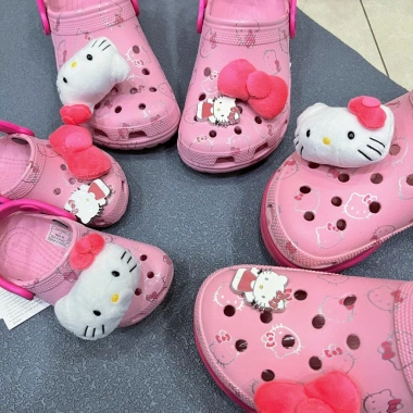 AIKO KIDS Fullbox Dép Sục Đế Thấp & Đế Cao Họa Tiết Kitty Phối Hồng Giá 380k cho bé và mẹ