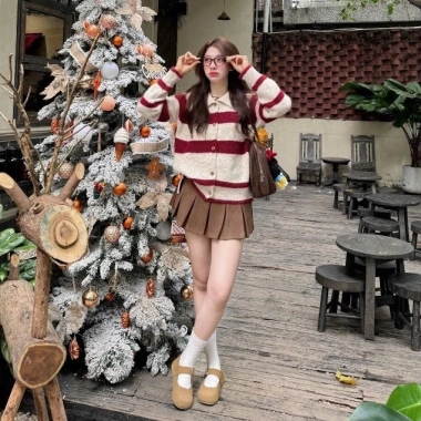 Áo Cadigan Nữ Polo Lông Thỏ - Len Cổ Bẻ Kẻ Ngang Đỏ Xám Khuy Gỗ, Noel Tết 225k
