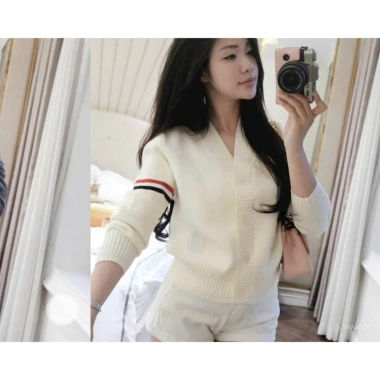 Áo Cardigan Nữ Len Mềm Dài Tay Kẻ Sọc Form Đẹp - Áo Khoác Len Mỏng Hàn Quốc 305k 3 Áo Cardigan Nữ Len Mềm Dài Tay Kẻ Sọc Form Đẹp - Áo Khoác Len Mỏng Hàn Quốc 305k 3
