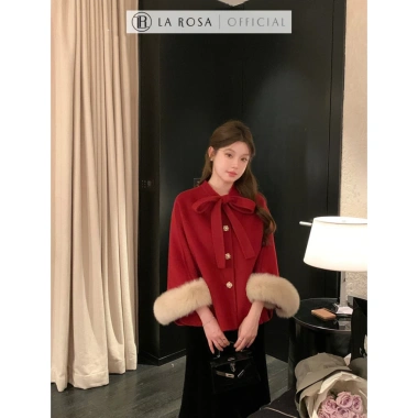 Áo choàng tay lông Tiểu Thư La Rosa T312 màu hồng đỏ kem cổ nơ siêu xinh, mùa đông Noel Tết - Giá 1.15tr