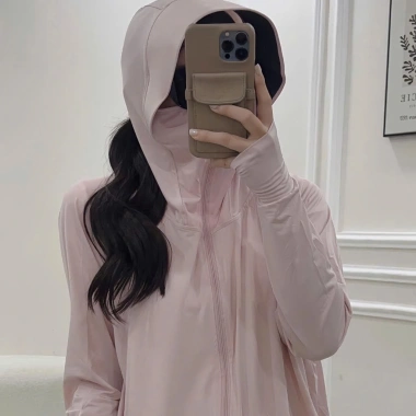 Áo chống nắng nữ dáng ngắn polyester co dãn 4 chiều cánh dơi, mũ lưỡi trai to, 3 size 40-70kg, chỉ 99.000₫ 4 Áo chống nắng nữ dáng ngắn polyester co dãn 4 chiều cánh dơi, mũ lưỡi trai to, 3 size 40-70kg, chỉ 99.000₫ 4