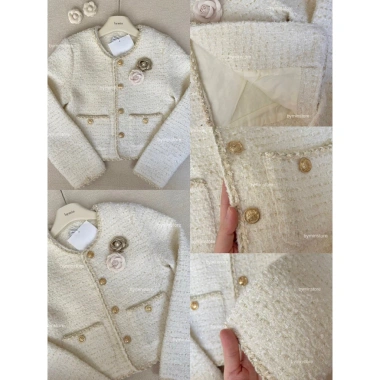 Áo dạ tweed viền tết nhũ khuy đồng rập nổi QC2.025 giảm 850k, 2 tag hoa trà