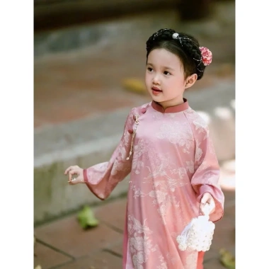 Áo dài bé gái hồng chất gấm lụa loại 1, áo dài Tết 10-30kg - Giá ưu đãi 148.000₫ 3 Áo dài bé gái hồng chất gấm lụa loại 1, áo dài Tết 10-30kg - Giá ưu đãi 148.000₫ 3