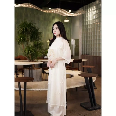 Áo Dài BIGSIZE Nguyệt Hồng lụa tơ tằm thiết kế Tết 2.026 - giảm giá 18% còn 322.500 4 Áo Dài BIGSIZE Nguyệt Hồng lụa tơ tằm thiết kế Tết 2.026 - giảm giá 18% còn 322.500 4