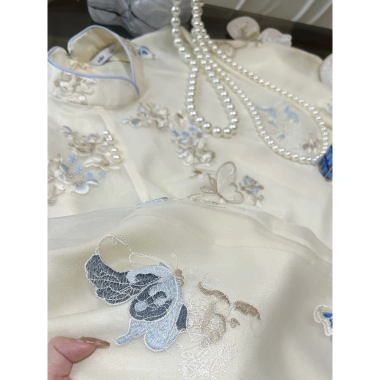 Áo Dài Cách Tân 4 Tà Diên Phúc Dáng Suông Tay Dài Tơ Thêu Hồ Điệp Sang Trọng kèm Quần Lụa - Giá 329.000 VND 6