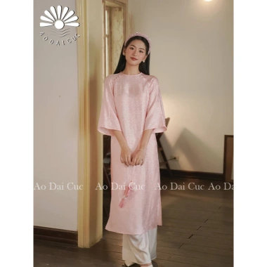 Áo dài cách tân gấm dáng suông cổ tròn, lửng nhẹ, Tết và đi chơi - Giá ưu đãi 239k