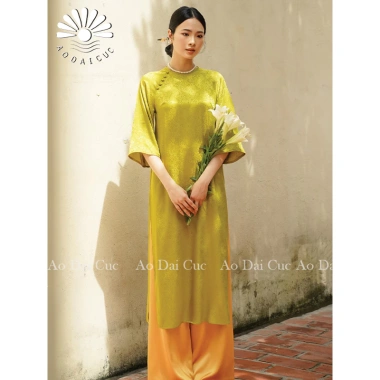 Áo dài cách tân gấm dáng suông cổ tròn, lửng nhẹ, Tết và đi chơi - Giá ưu đãi 239k