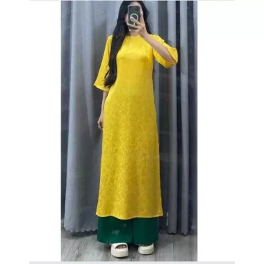 Áo dài cách tân gấm dáng suông cổ tròn, lửng nhẹ, Tết và đi chơi - Giá ưu đãi 239k