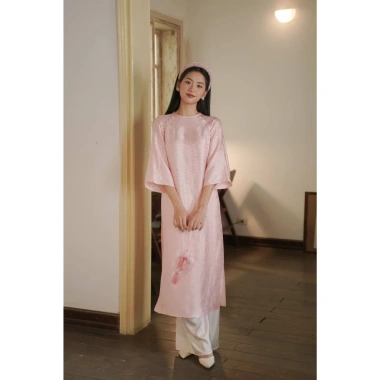 Áo dài cách tân gấm dáng suông cổ tròn, lửng nhẹ, Tết và đi chơi - Giá ưu đãi 239k 10 Áo dài cách tân gấm dáng suông cổ tròn, lửng nhẹ, Tết và đi chơi - Giá ưu đãi 239k 10