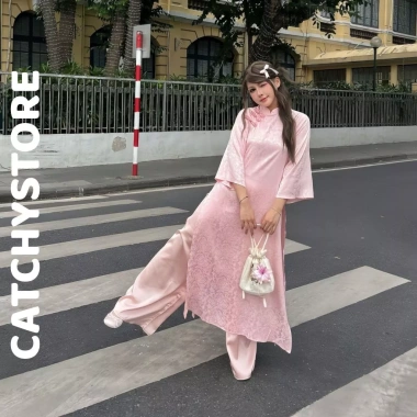 Áo dài cách tân gấm họa tiết chìm dáng suông đính cúc, kèm quần lụa nhẹ nhàng, thiết kế tinh tế độc đáo cho lễ tết - Giá 145.000đ - CATCHYstore 2