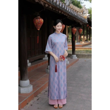 Áo dài cách tân Hami dáng suông, cổ trụ cao, tay lỡ loe, vải lụa gấm tơ họa tiết thọ rơi - giảm giá 260.000₫ đẹp sang đồ cưới lễ tết