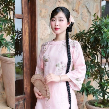 Áo dài cách tân Ngọc Ẩn Tết 4 tà tơ thêu, tay lỡ, cổ mí tròn - Giá ưu đãi 300k 10