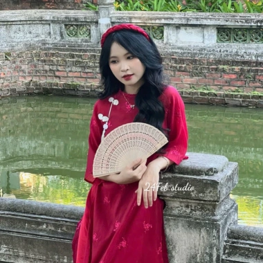 Áo dài cách tân nữ 4 tà vải tơ thêu cổ tròn nơ hoa, kèm quần lụa và bờm Lumi Studio AD05 - Giá 265.200₫