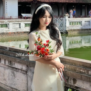 Áo dài cách tân nữ 4 tà vải tơ thêu cổ tròn nơ hoa, kèm quần lụa và bờm Lumi Studio AD05 - Giá 265.200₫