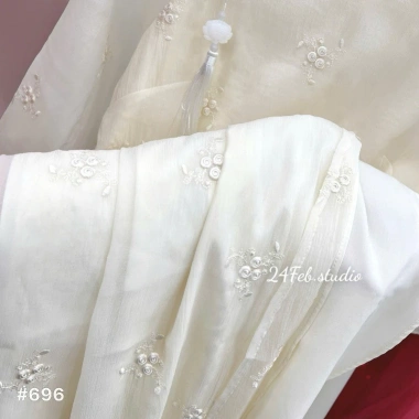 Áo dài cách tân nữ 4 tà vải tơ thêu cổ tròn nơ hoa, kèm quần lụa và bờm Lumi Studio AD05 - Giá 265.200₫