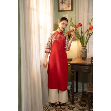 Áo dài cách tân nữ MAYY FASHION nhung đỏ thêu hoa Hàng Trống - Chỉ 1,250,000₫ 3 Áo dài cách tân nữ MAYY FASHION nhung đỏ thêu hoa Hàng Trống - Chỉ 1,250,000₫ 3