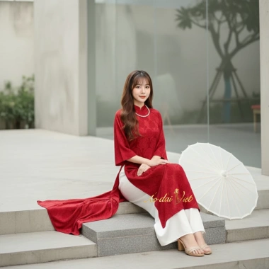 Áo dài cách tân nữ Tết 2.026 dáng suông gấm thọ dơi loại 1 cao cấp màu đỏ đô sang trọng giá 359.750 VND 4 Áo dài cách tân nữ Tết 2.026 dáng suông gấm thọ dơi loại 1 cao cấp màu đỏ đô sang trọng giá 359.750 VND 4