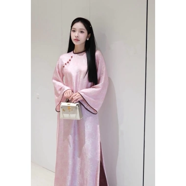 Áo dài cách tân suông thọ dơi cổ tròn tay dài - Giảm còn 620k, hot Tết 2.026
