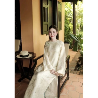 Áo dài cách tân suông thọ dơi cổ tròn tay dài - Giảm còn 620k, hot Tết 2.026