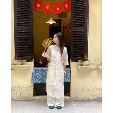Áo dài cách tân Tết Mai Thi hoa đào tay voan, quần dài cạp chun, tặng túi, thiết kế tinh tế, độ bền cao, đặc biệt phù hợp mọi dáng người, giá 355k