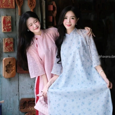 Áo dài cách tân tơ ren Yên Dung hoa ẩn 4 tà phối cúc bọc đôi + quần – 450k
